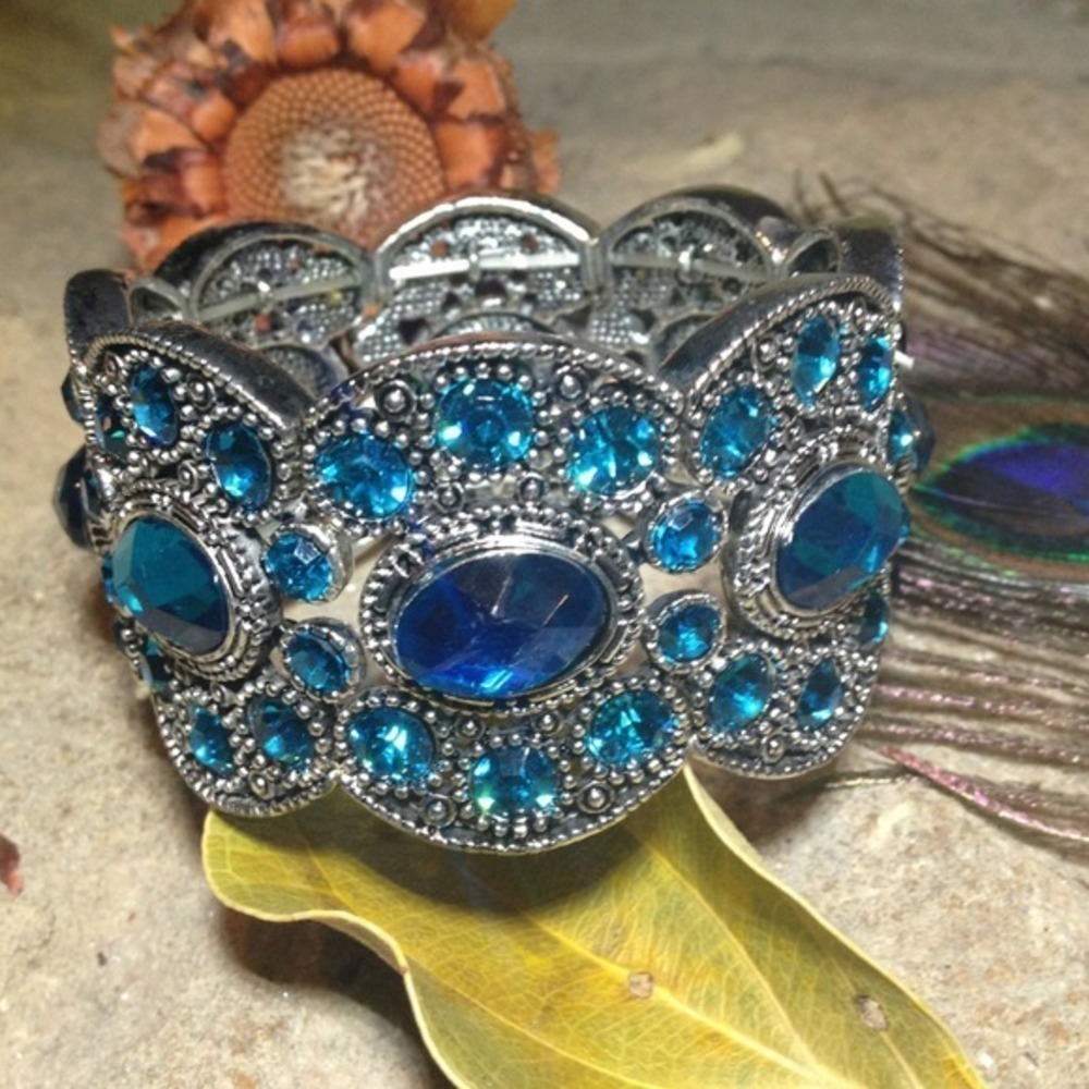 Blue stone stretchy cuff bracelet